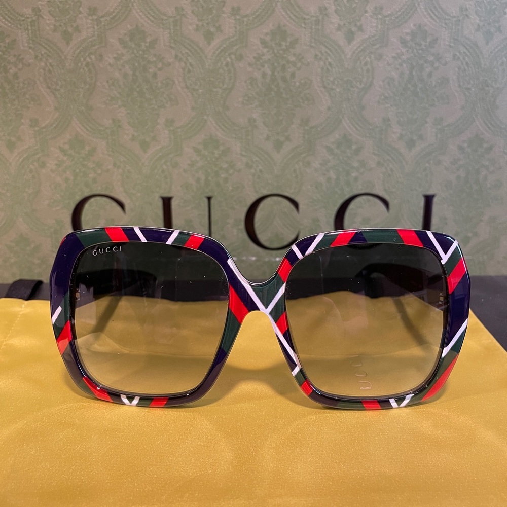 GUCCI Women’s Oversized GG Bee Sunglasses EUC